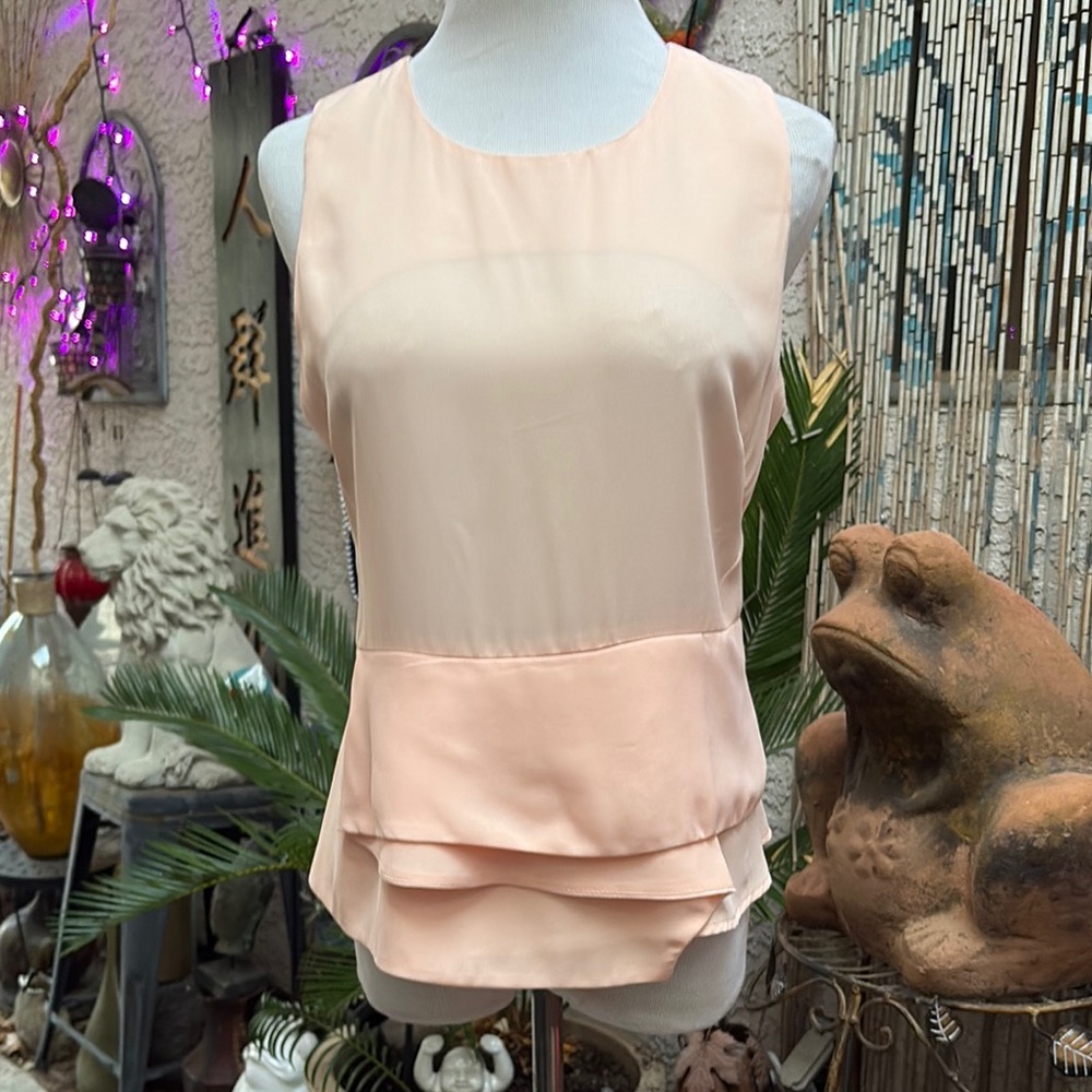 🧡🧡Cream and White Sleeveless Peplum Blouse🧡🧡